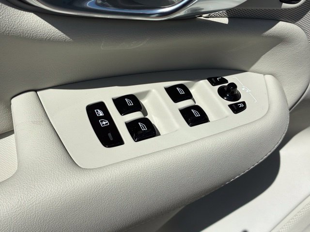 New 2026 Crystal White Pearl Volvo T8 Ultra image 18