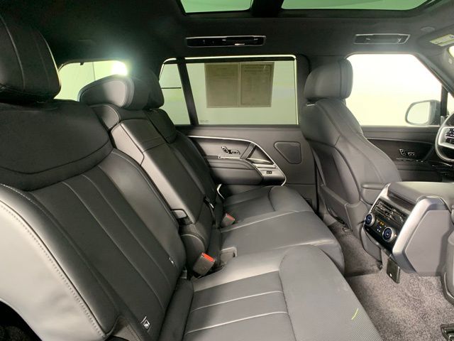 2023 Land Rover Range Rover SE 33