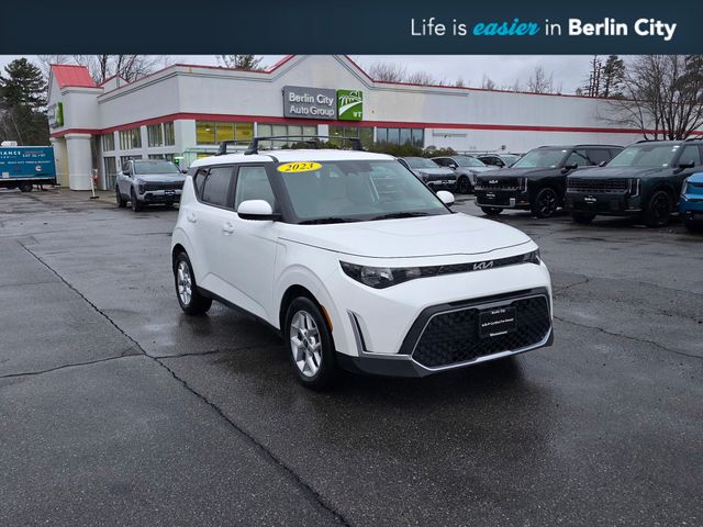 Snow White Pearl 2023 Kia Soul LX FWD SUV / Crossover Front-Wheel Drive Continuously Variable Transmission