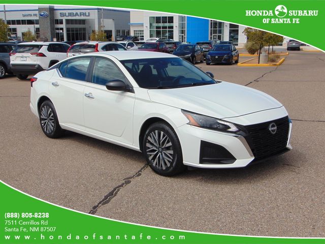 Glacier White 2025 Nissan Altima Sedan All-Wheel Drive Continuously Variable Transmission