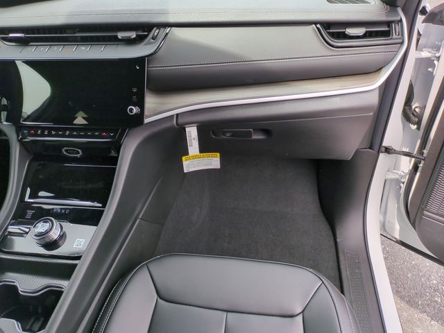 new 2026 Jeep Grand Cherokee car, priced at $42,650