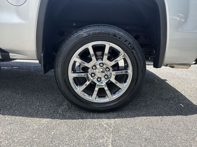 Used 2017 Silver GMC Denali image 34