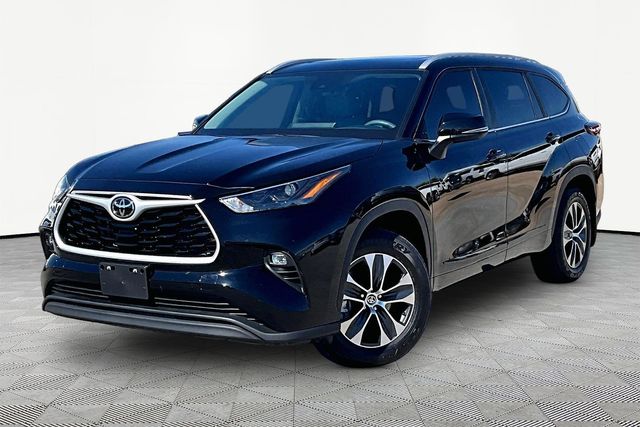 Midnight Black Metallic 2026 Toyota Highlander SUV / Crossover All-Wheel Drive 8-Speed Automatic