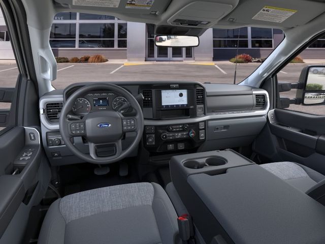 New 2026 Oxford White Ford XLT image 9