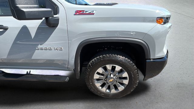 Used 2025 Gray Chevrolet Custom image 33