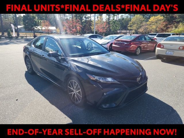 2023 Toyota Camry SE's photo