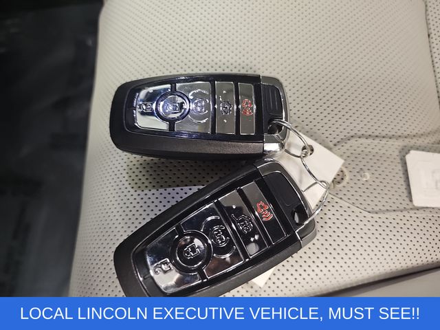Used 2025 Blue Lincoln Reserve image 34