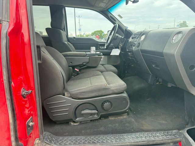 2005 Red Ford F-150 XL 4X4 Truck
