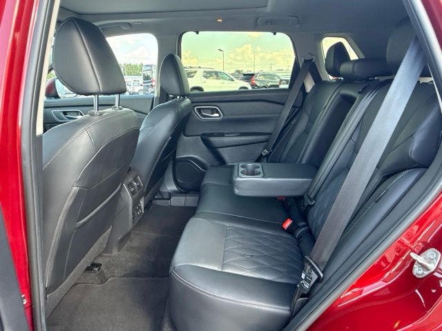 2025 Nissan Rogue Platinum:C02794