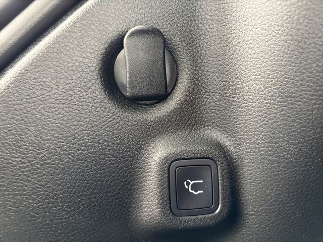 Used 2022 Gray Jeep Latitude image 25