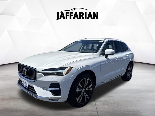 Crystal White Metallic 2023 Volvo XC60 B5 Plus Bright Theme AWD SUV / Crossover All-Wheel Drive Automatic