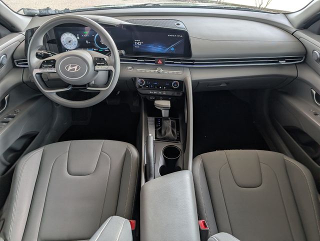 2024 Hyundai Elantra SEL Silver at Community Toyota