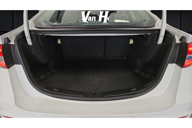 Used 2020 Oxford White Ford SE image 28