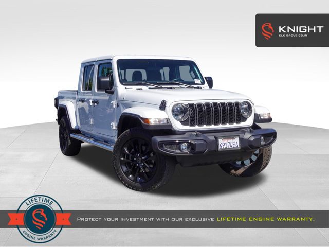 Bright White Clearcoat 2025 Jeep Gladiator Pickup Truck Four-Wheel Drive 8-Speed Automatic