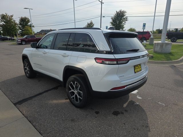 2025 Jeep Grand Cherokee Limited - Bright White Clearcoat exterior view 9