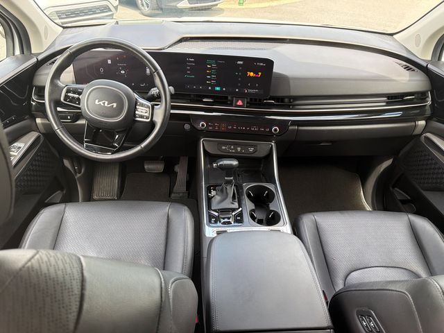 Used 2025 Kia Carnival Van