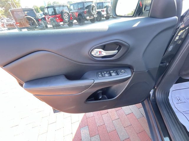 Used 2016 Jeep Cherokee SUV