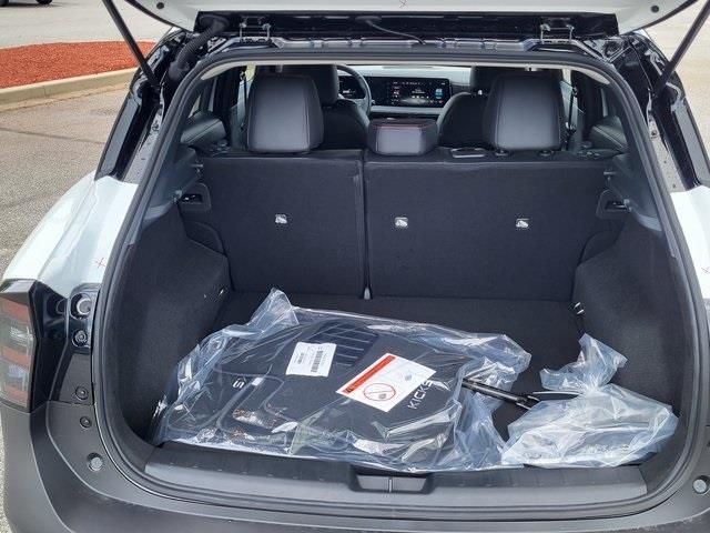 New 2025 White Nissan SR image 4