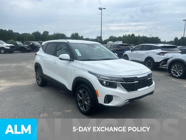 Used 2026 White Kia LX image 3