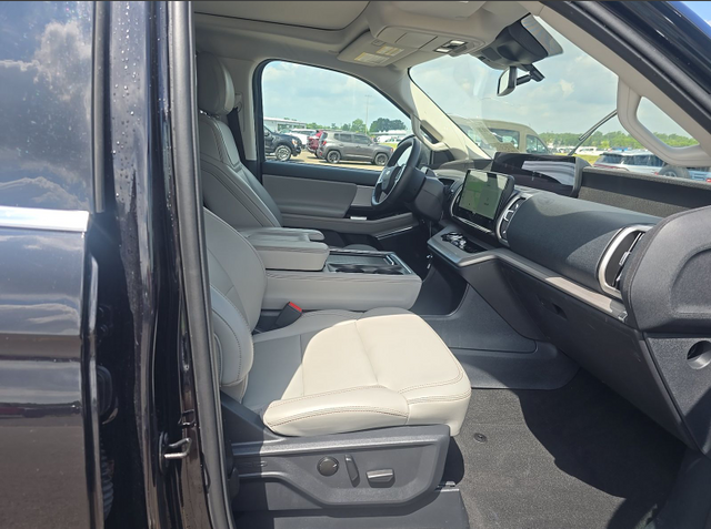 2025 Agate Black Metallic Ford Expedition Max Active 4X4 SUV