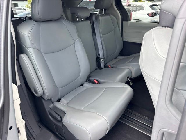 2023 Toyota Sienna XLE - Photo 14
