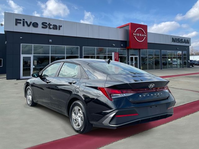 Used 2026 Black Hyundai SE image 4