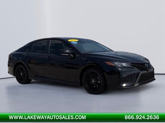  2022 Toyota Camry Hybrid SE Nightshade FWD   