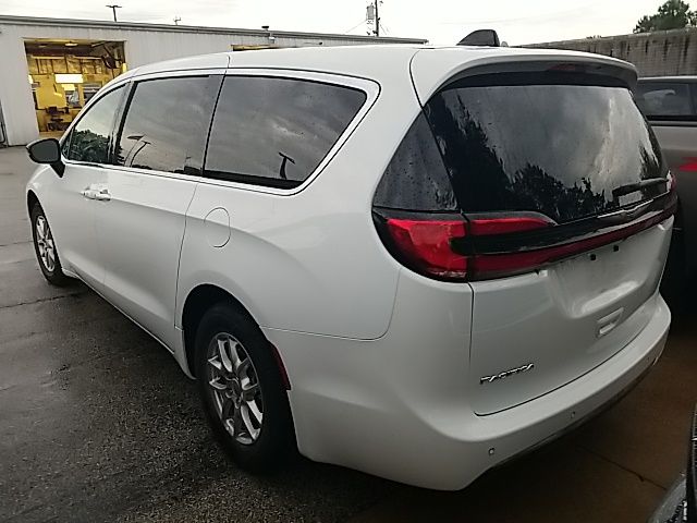 Used 2024 Chrysler Pacifica Van
