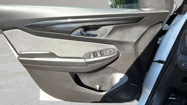 Used 2025 White Chevrolet LT image 17