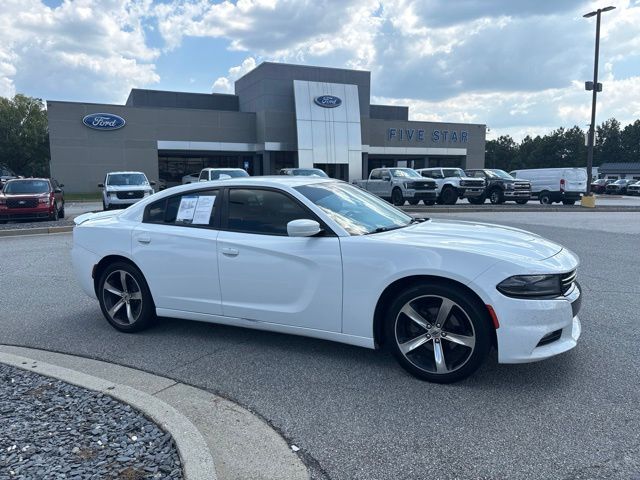 White Knuckle Clearcoat 2017 Dodge Charger Sedan Rear-Wheel Drive 8-Speed Automatic