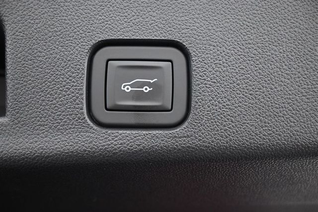 Used 2025 Chevrolet Traverse SUV