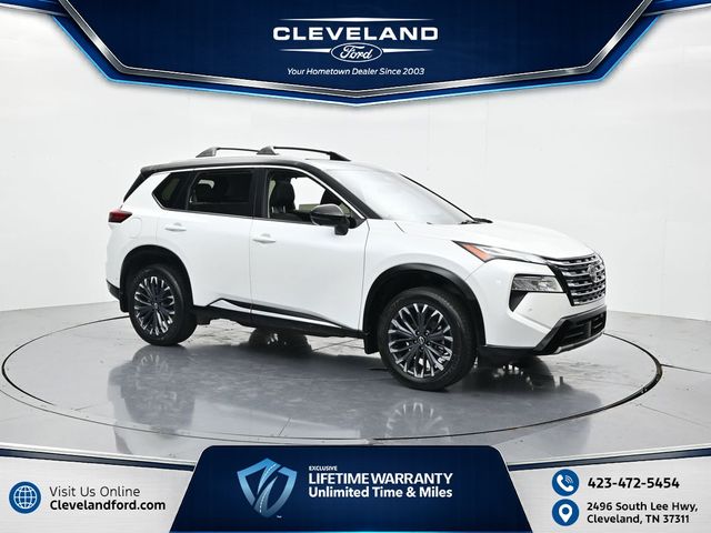 Everest White Pearl/Super Black 2025 Nissan Rogue SUV / Crossover Front-Wheel Drive Continuously Variable Transmission