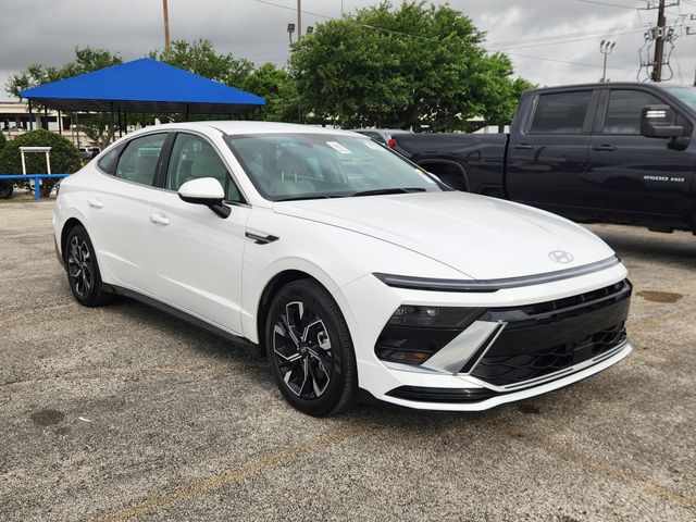 Serenity White 2025 Hyundai Sonata SEL FWD Sedan Front-Wheel Drive 8-Speed Automatic