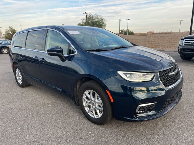 2023 Chrysler Pacifica Touring L 2