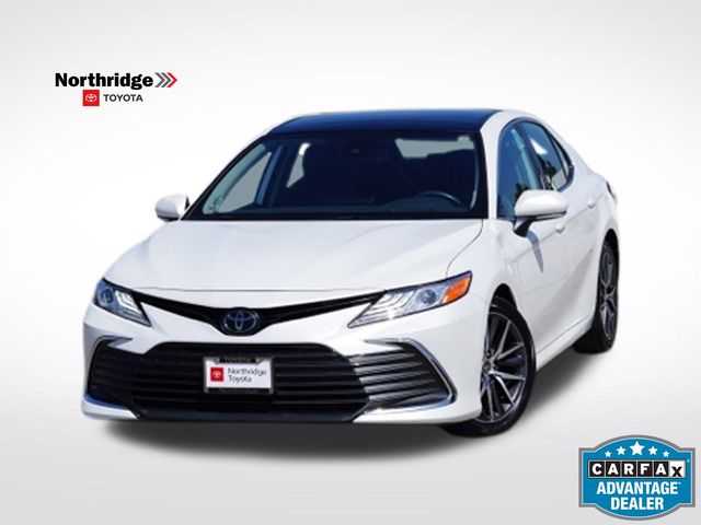 White (Wind Chill Pearl) 2023 Toyota Camry Sedan Front-Wheel Drive 8-Speed Automatic