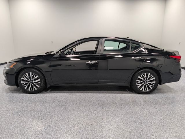 Used 2024 Black Nissan 2.5 SV image 5