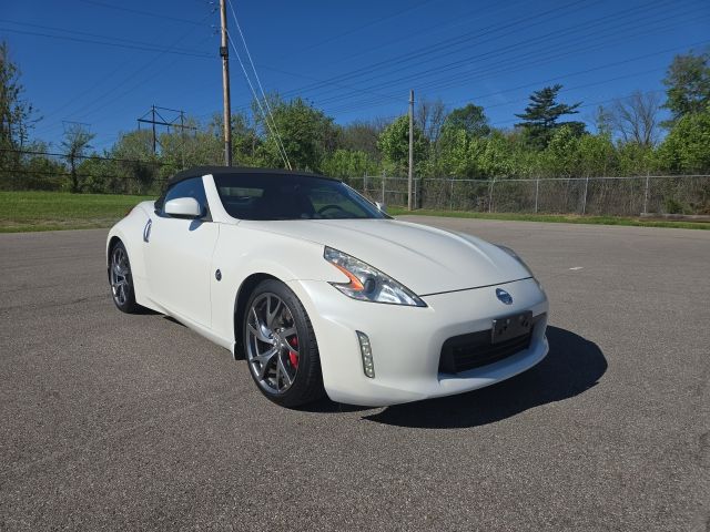 Pearl White 2017 Nissan 370Z Convertible Rear-Wheel Drive 7-Speed Automatic