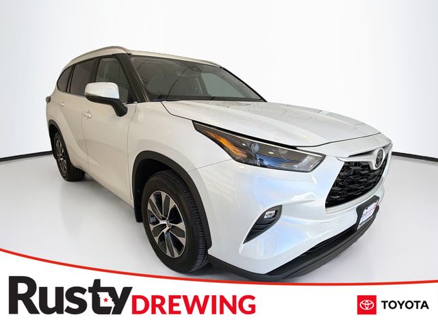 White (Wind Chill Pearl) 2026 Toyota Highlander XLE AWD SUV / Crossover All-Wheel Drive 8-Speed Automatic