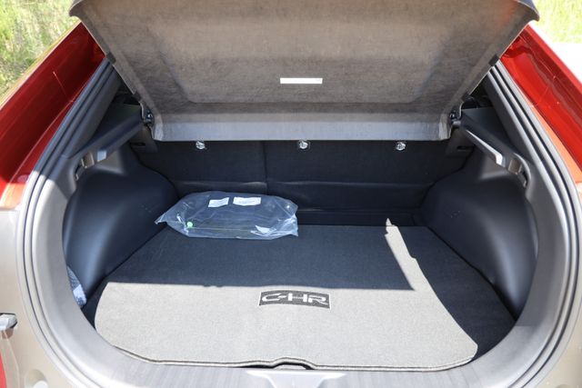 2026 Toyota C-HR SE AWD - 10