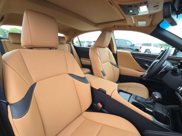 2025 Lexus ES 350:46335A1