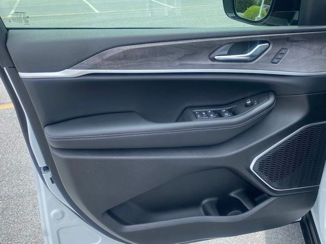 new 2025 Jeep Grand Cherokee L car, priced at $44,545