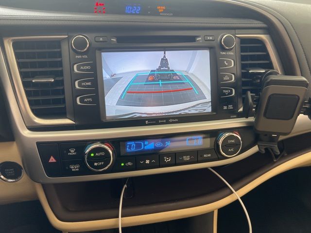 2019 Toyota Highlander XLE White at Classic Chevrolet Galveston