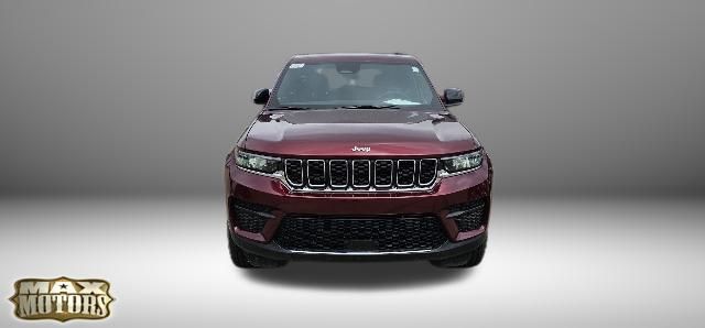 2024 Jeep Grand Cherokee Laredo 2