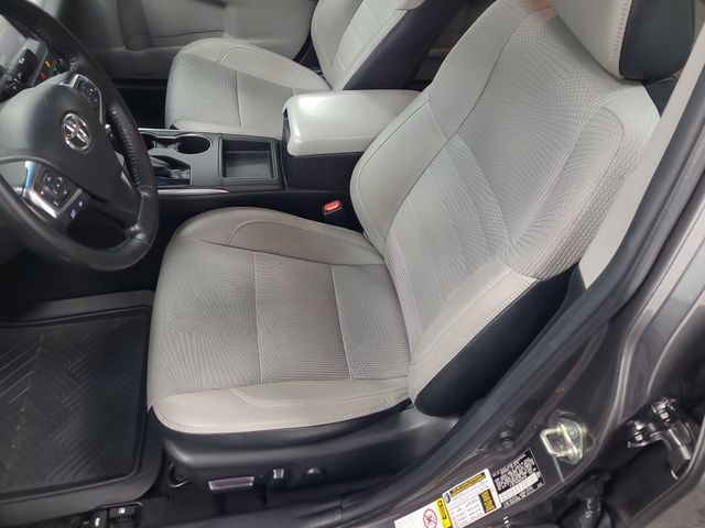 2016 – Toyota – Camry