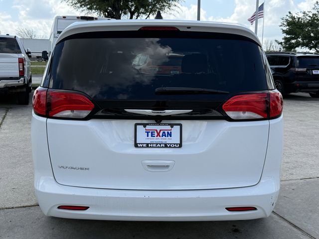 2023 Chrysler Voyager LX - 4