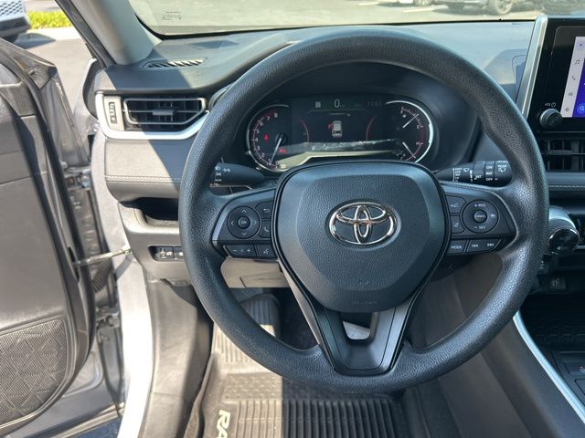2023 Toyota RAV4 XLE - Photo 21