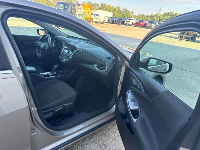 2023 Chevrolet Malibu LT:C02733