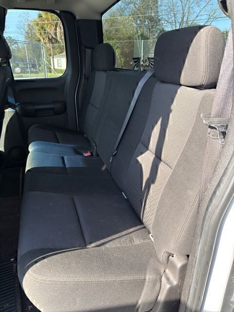 Used 2010 White GMC SLE image 14