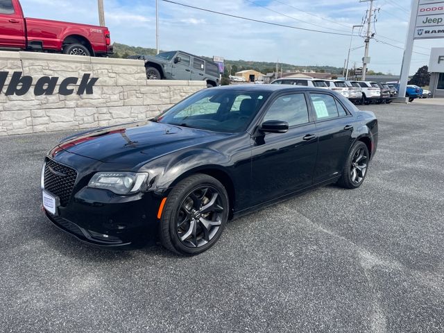 Gloss Black 2022 Chrysler 300 S V6 RWD Sedan Rear-Wheel Drive 8-Speed Automatic