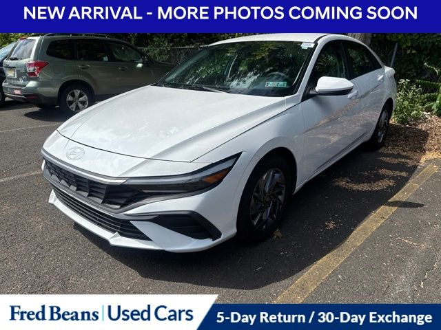 2024 Hyundai Elantra Blanco (Serenity White) Sedán Tracción delantera Transmisión variable continua